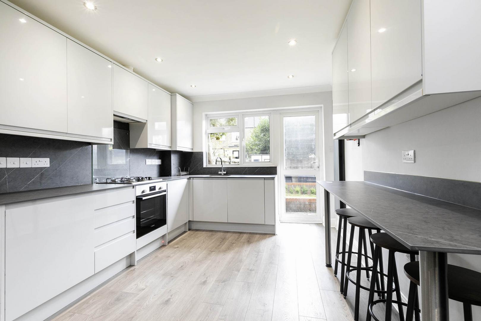 			5 Bedroom, 1 bath, 1 reception House			 Burnley Road, DOLLIS HILL